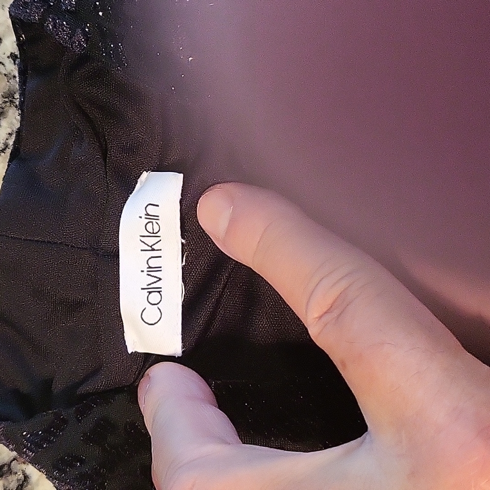 VEST - Picture 2 of 4
